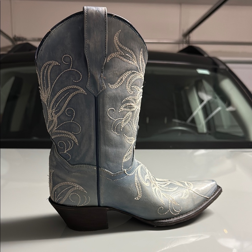 Elegant Embroidered Heeled Boots